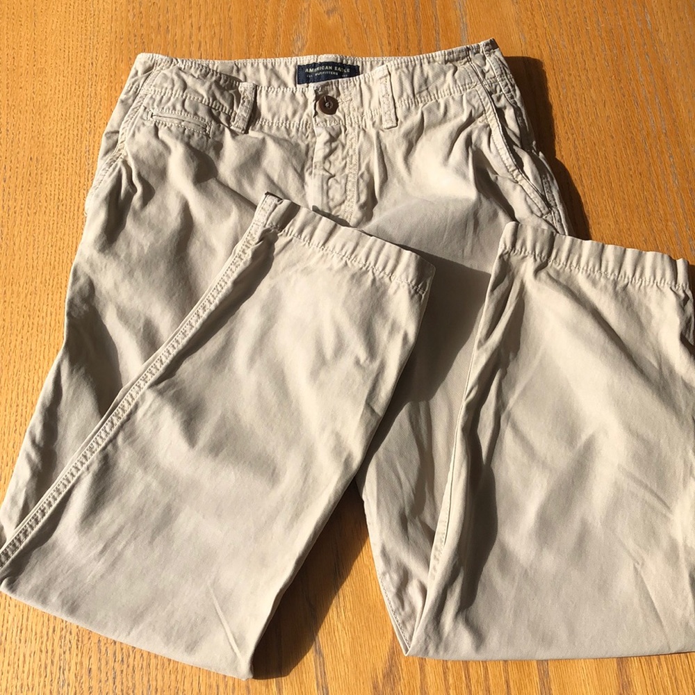 🦅 American Eagle “Relaxed Straight” Khakis
